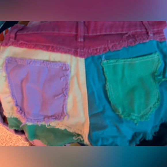 Colorblock shorts - Picture 3 of 4